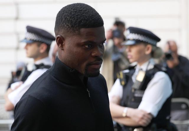 年至, cdg, 席法庭